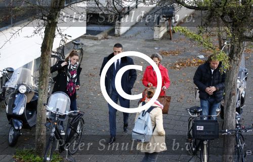 Amsterdam 10 oktober 2013
Rechtzaak Badr Hari bij de rechtbank op de paranassusweg waar veel pers op afgekomen is. Badr arriveert met zijn advocaat Benedicte Ficq