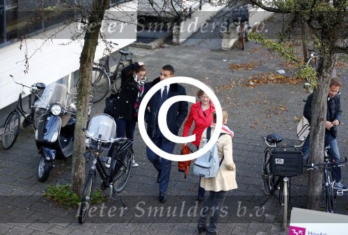 Amsterdam 10 oktober 2013
Rechtzaak Badr Hari bij de rechtbank op de paranassusweg waar veel pers op afgekomen is. Badr arriveert met zijn advocaat Benedicte Ficq