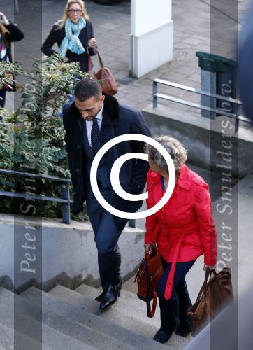Amsterdam 10 oktober 2013
Rechtzaak Badr Hari bij de rechtbank op de paranassusweg waar veel pers op afgekomen is. Badr arriveert met zijn advocaat Benedicte Ficq