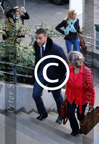 Amsterdam 10 oktober 2013
Rechtzaak Badr Hari bij de rechtbank op de paranassusweg waar veel pers op afgekomen is. Badr arriveert met zijn advocaat Benedicte Ficq
