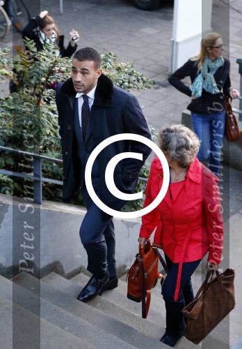 Amsterdam 10 oktober 2013
Rechtzaak Badr Hari bij de rechtbank op de paranassusweg waar veel pers op afgekomen is. Badr arriveert met zijn advocaat Benedicte Ficq