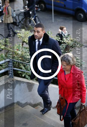 Amsterdam 10 oktober 2013
Rechtzaak Badr Hari bij de rechtbank op de paranassusweg waar veel pers op afgekomen is. Badr arriveert met zijn advocaat Benedicte Ficq