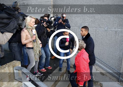 Amsterdam 10 oktober 2013
Rechtzaak Badr Hari bij de rechtbank op de paranassusweg waar veel pers op afgekomen is. Badr arriveert met zijn advocaat Benedicte Ficq