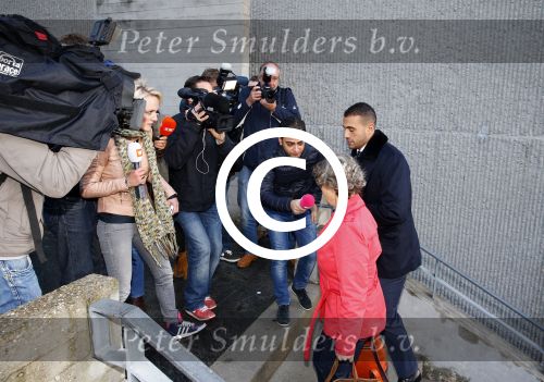 Amsterdam 10 oktober 2013
Rechtzaak Badr Hari bij de rechtbank op de paranassusweg waar veel pers op afgekomen is. Badr arriveert met zijn advocaat Benedicte Ficq
