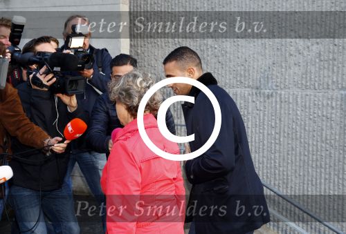 Amsterdam 10 oktober 2013
Rechtzaak Badr Hari bij de rechtbank op de paranassusweg waar veel pers op afgekomen is. Badr arriveert met zijn advocaat Benedicte Ficq