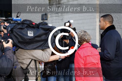 Amsterdam 10 oktober 2013
Rechtzaak Badr Hari bij de rechtbank op de paranassusweg waar veel pers op afgekomen is. Badr arriveert met zijn advocaat Benedicte Ficq