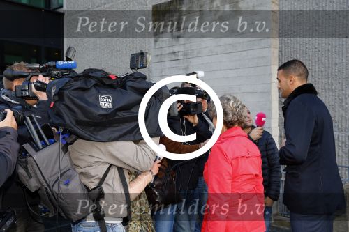 Amsterdam 10 oktober 2013
Rechtzaak Badr Hari bij de rechtbank op de paranassusweg waar veel pers op afgekomen is. Badr arriveert met zijn advocaat Benedicte Ficq