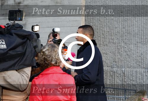 Amsterdam 10 oktober 2013
Rechtzaak Badr Hari bij de rechtbank op de paranassusweg waar veel pers op afgekomen is. Badr arriveert met zijn advocaat Benedicte Ficq