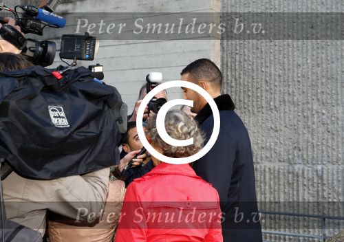 Amsterdam 10 oktober 2013
Rechtzaak Badr Hari bij de rechtbank op de paranassusweg waar veel pers op afgekomen is. Badr arriveert met zijn advocaat Benedicte Ficq
