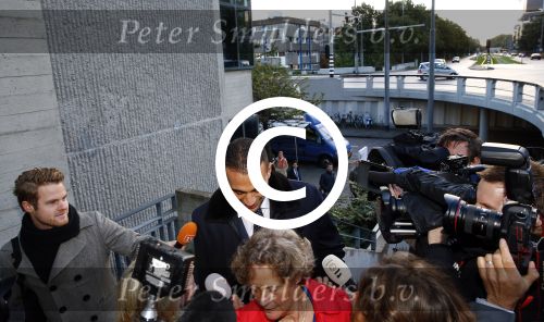 Amsterdam 10 oktober 2013
Rechtzaak Badr Hari bij de rechtbank op de paranassusweg waar veel pers op afgekomen is. Badr arriveert met zijn advocaat Benedicte Ficq