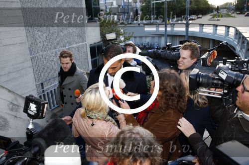 Amsterdam 10 oktober 2013
Rechtzaak Badr Hari bij de rechtbank op de paranassusweg waar veel pers op afgekomen is. Badr arriveert met zijn advocaat Benedicte Ficq
