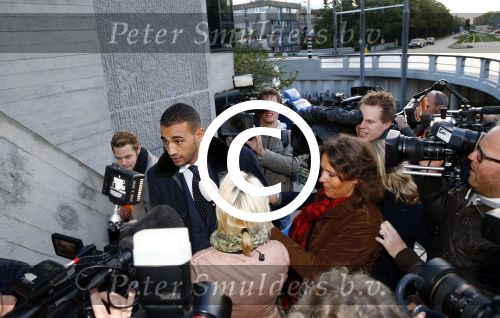 Amsterdam 10 oktober 2013
Rechtzaak Badr Hari bij de rechtbank op de paranassusweg waar veel pers op afgekomen is. Badr arriveert met zijn advocaat Benedicte Ficq