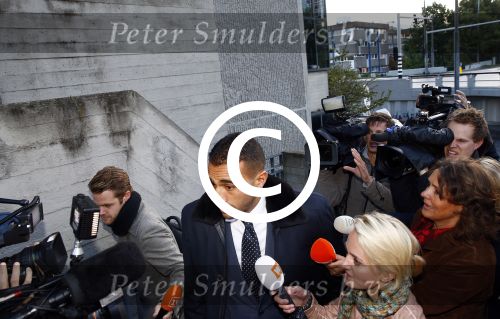 Amsterdam 10 oktober 2013
Rechtzaak Badr Hari bij de rechtbank op de paranassusweg waar veel pers op afgekomen is. Badr arriveert met zijn advocaat Benedicte Ficq