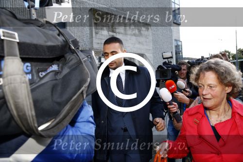 Amsterdam 10 oktober 2013
Rechtzaak Badr Hari bij de rechtbank op de paranassusweg waar veel pers op afgekomen is. Badr arriveert met zijn advocaat Benedicte Ficq