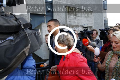 Amsterdam 10 oktober 2013
Rechtzaak Badr Hari bij de rechtbank op de paranassusweg waar veel pers op afgekomen is. Badr arriveert met zijn advocaat Benedicte Ficq