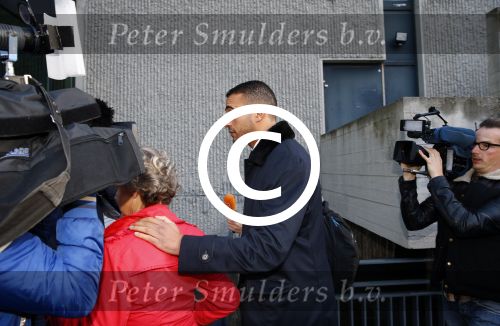 Amsterdam 10 oktober 2013
Rechtzaak Badr Hari bij de rechtbank op de paranassusweg waar veel pers op afgekomen is. Badr arriveert met zijn advocaat Benedicte Ficq