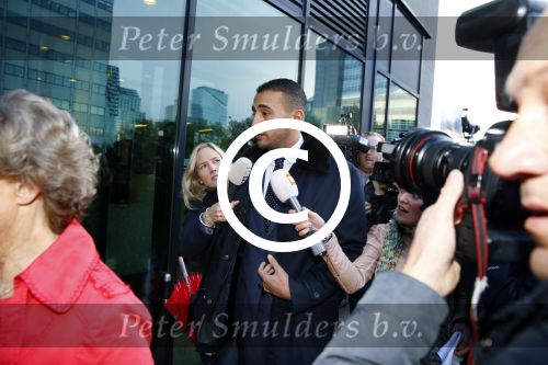 Amsterdam 10 oktober 2013
Rechtzaak Badr Hari bij de rechtbank op de paranassusweg waar veel pers op afgekomen is. Badr arriveert met zijn advocaat Benedicte Ficq