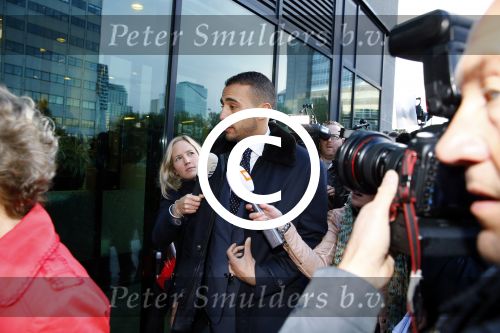 Amsterdam 10 oktober 2013
Rechtzaak Badr Hari bij de rechtbank op de paranassusweg waar veel pers op afgekomen is. Badr arriveert met zijn advocaat Benedicte Ficq