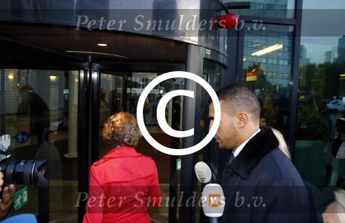Amsterdam 10 oktober 2013
Rechtzaak Badr Hari bij de rechtbank op de paranassusweg waar veel pers op afgekomen is. Badr arriveert met zijn advocaat Benedicte Ficq