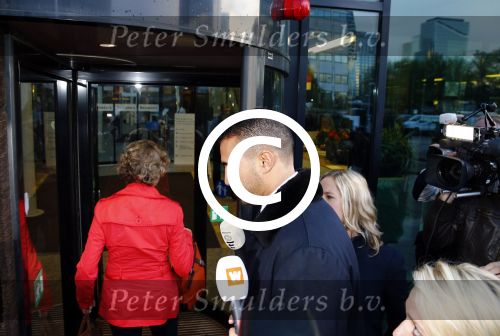 Amsterdam 10 oktober 2013
Rechtzaak Badr Hari bij de rechtbank op de paranassusweg waar veel pers op afgekomen is. Badr arriveert met zijn advocaat Benedicte Ficq