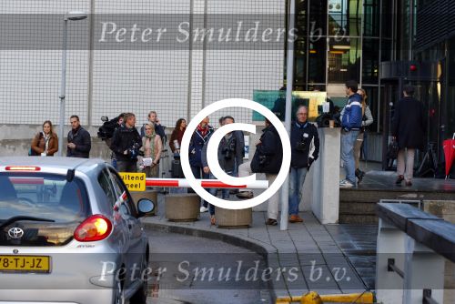 Amsterdam 10 oktober 2013
Rechtzaak Badr Hari bij de rechtbank op de paranassusweg waar veel pers op afgekomen is. Badr arriveert met zijn advocaat Benedicte Ficq