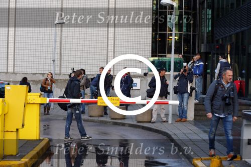 Amsterdam 10 oktober 2013
Rechtzaak Badr Hari bij de rechtbank op de paranassusweg waar veel pers op afgekomen is. Badr arriveert met zijn advocaat Benedicte Ficq