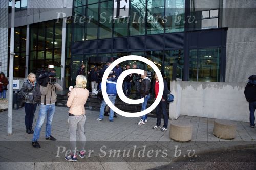 Amsterdam 10 oktober 2013
Rechtzaak Badr Hari bij de rechtbank op de paranassusweg waar veel pers op afgekomen is. Badr arriveert met zijn advocaat Benedicte Ficq