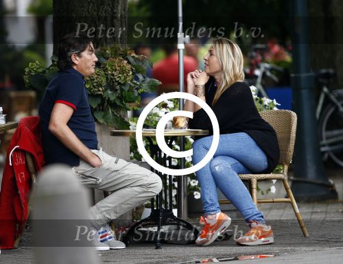 Amsterdam 19 augustus 2013
Bart Ettekoven met een vriendin op terras.