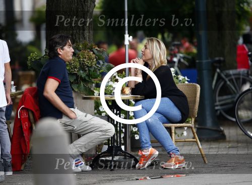 Amsterdam 19 augustus 2013
Bart Ettekoven met een vriendin op terras.