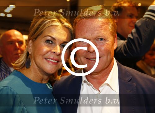 Oosterbeek 14 september 2013
Ronald Koeman op de Skin Cosmetics winkel van zijn vrouw Bartina en ochter Debbie.