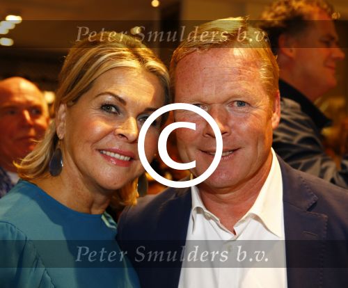 Oosterbeek 14 september 2013
Ronald Koeman op de Skin Cosmetics winkel van zijn vrouw Bartina en ochter Debbie.