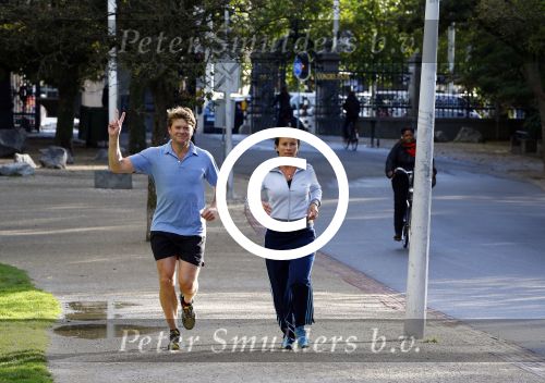 Amsterdam 16 september 2013
Beau v Ereven Dorens en zijn vrouw Selly hard aan het lopen in het vondelpark. Ze trainen voor de dam tot dam loop.
Peter Smulders bv
