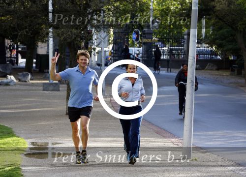 Amsterdam 16 september 2013
Beau v Ereven Dorens en zijn vrouw Selly hard aan het lopen in het vondelpark. Ze trainen voor de dam tot dam loop.
Peter Smulders bv