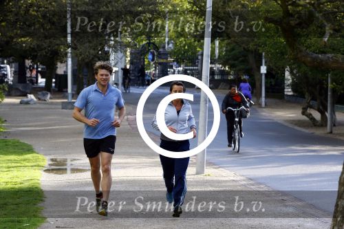 Amsterdam 16 september 2013
Beau v Ereven Dorens en zijn vrouw Selly hard aan het lopen in het vondelpark. Ze trainen voor de dam tot dam loop.
Peter Smulders bv