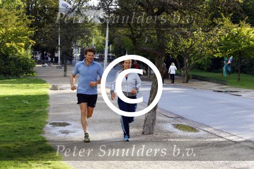 Amsterdam 16 september 2013
Beau v Ereven Dorens en zijn vrouw Selly hard aan het lopen in het vondelpark. Ze trainen voor de dam tot dam loop.
Peter Smulders bv
