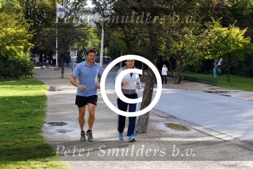 Amsterdam 16 september 2013
Beau v Ereven Dorens en zijn vrouw Selly hard aan het lopen in het vondelpark. Ze trainen voor de dam tot dam loop.
Peter Smulders bv