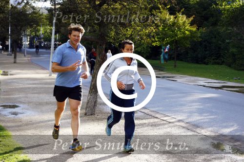 Amsterdam 16 september 2013
Beau v Ereven Dorens en zijn vrouw Selly hard aan het lopen in het vondelpark. Ze trainen voor de dam tot dam loop.
Peter Smulders bv