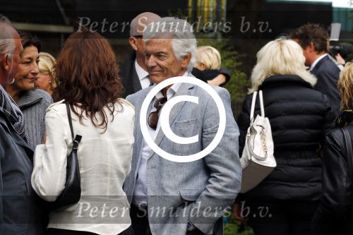 Laren 2 oktober 2013
Kerkdienst naar aanleiding van het overlijden van John de mol sr in de sint Jansbasiliek. Het was enorm druk met vrienden en familie.