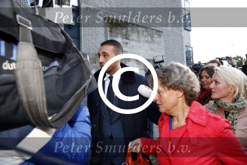Amsterdam 10 oktober 2013
Rechtzaak Badr Hari bij de rechtbank op de paranassusweg waar veel pers op afgekomen is. Badr arriveert met zijn advocaat Benedicte Ficq