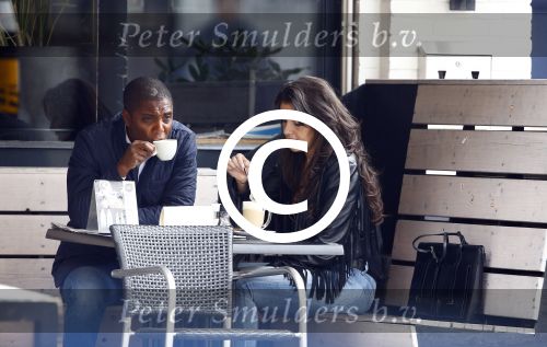 Amsterdam 8 oktober 2013
Bryan Roy met zijn vriendin op terras.