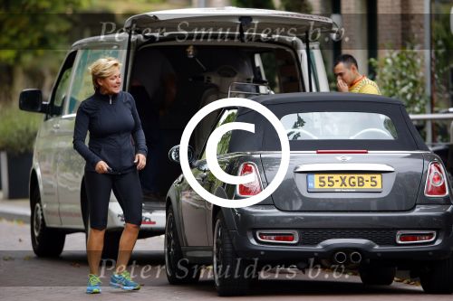 Amsterdam 20 september 2013
Caroline Tensen doet boodschappen en rijdt naar haar huis.