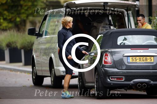 Amsterdam 20 september 2013
Caroline Tensen doet boodschappen en rijdt naar haar huis.