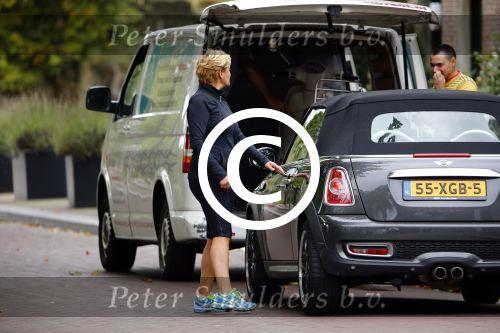 Amsterdam 20 september 2013
Caroline Tensen doet boodschappen en rijdt naar haar huis.