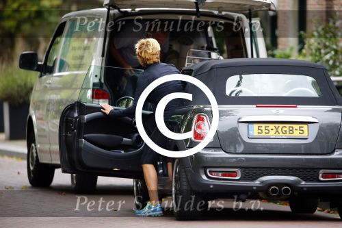Amsterdam 20 september 2013
Caroline Tensen doet boodschappen en rijdt naar haar huis.