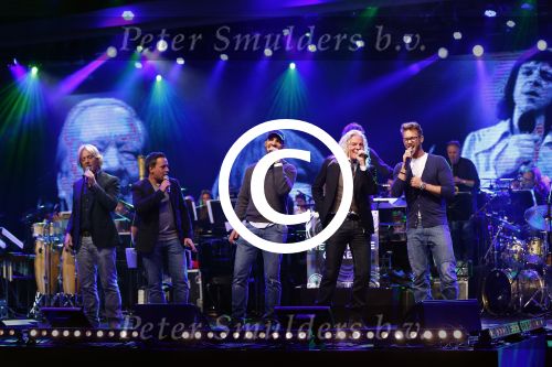 Hilversum 15 oktober 2013
Artiesten treden in studio 21 op met het metropole orkest. LA the voices samen met Charly Luske