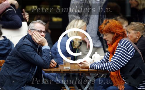 Amsterdam 4 oktober 2013
Chazia Mourali met man op terras.