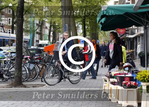 Amsterdam 4 oktober 2013
Chazia Mourali met man op terras.