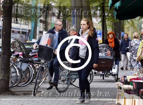Amsterdam 4 oktober 2013
Chazia Mourali met man op terras.