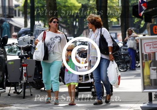 Amsterdam 21 augustus 2013
Christine Kroonenberg met dochter en kleindochter