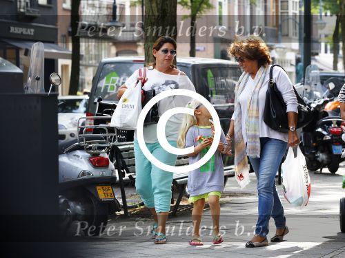 Amsterdam 21 augustus 2013
Christine Kroonenberg met dochter en kleindochter